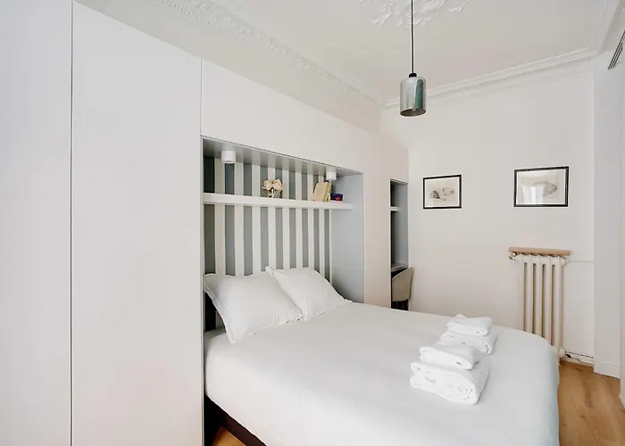 Lägenhet Charming 1bdr 2p Near Parc Monceau *
